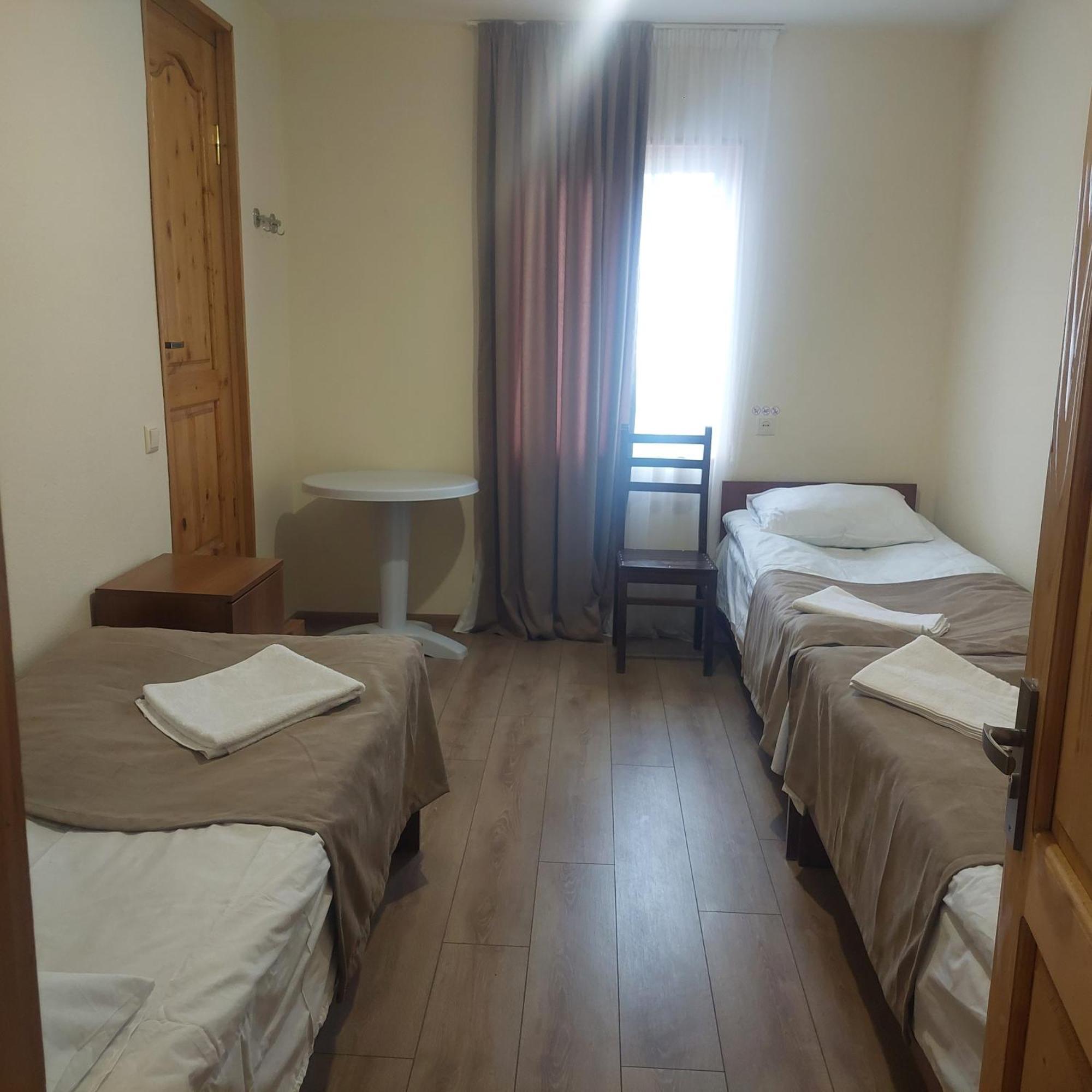 Guest House Tsasne Omalo エクステリア 写真
