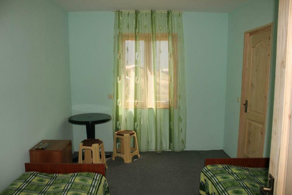 Guest House Tsasne Omalo エクステリア 写真